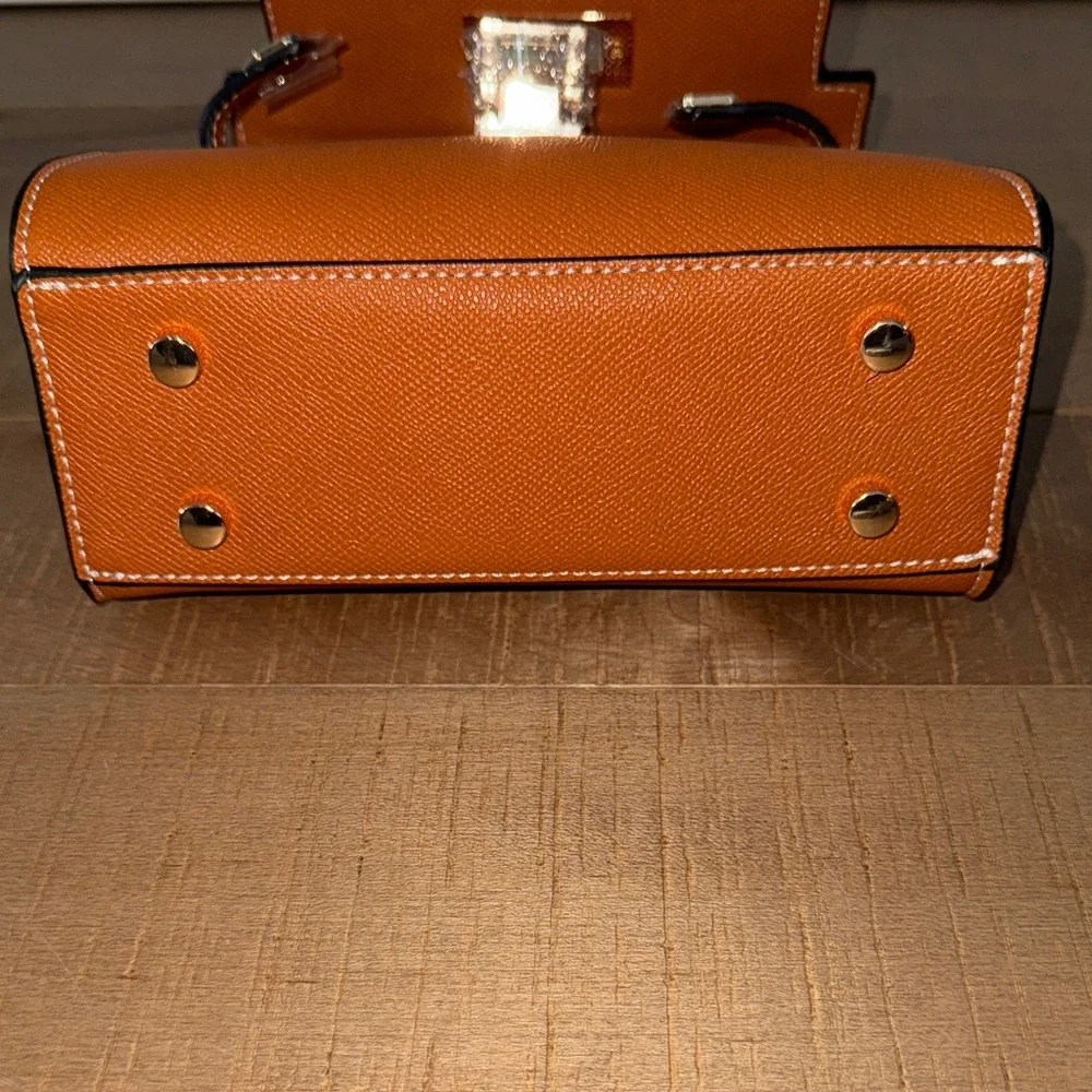 NWOT AMAZON SMALL TAN HANDBAG - Picture 6 of 7